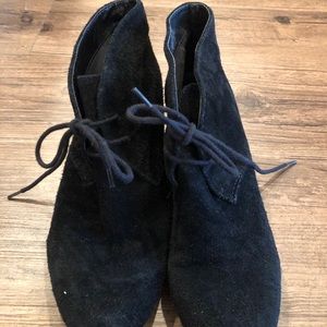 Suede black boots w/ heel!!